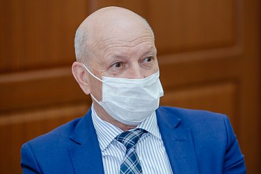 Парламент работает в режиме жесткого регламента 